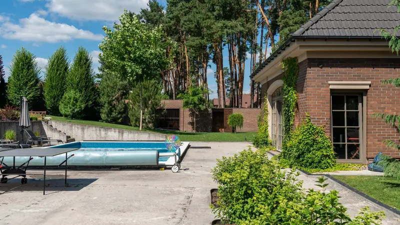 Budowa basenów ogrodowych: basen w ogrodzie przy domu